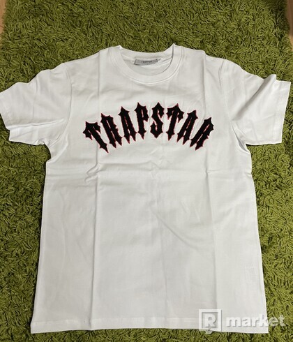 Trapstar IRONGATE ARCH CHENILLE TEE-WHITE/RED
