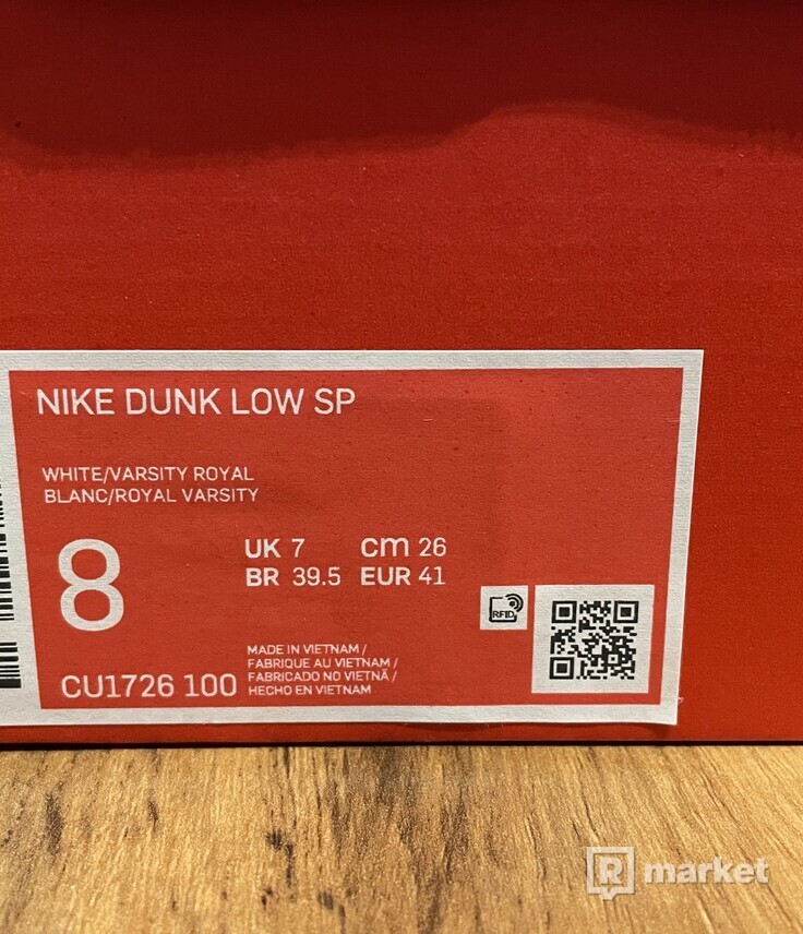 Nike dunk low kentucky