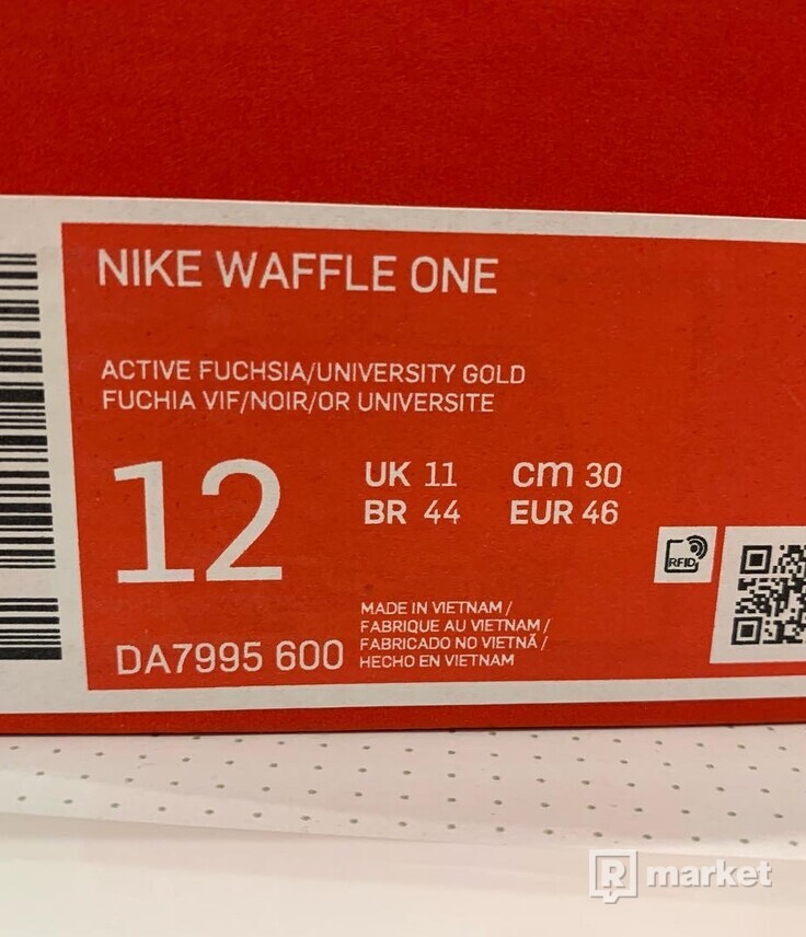 Nike waffle one