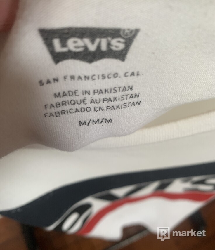 Fucking Awesome, Levis