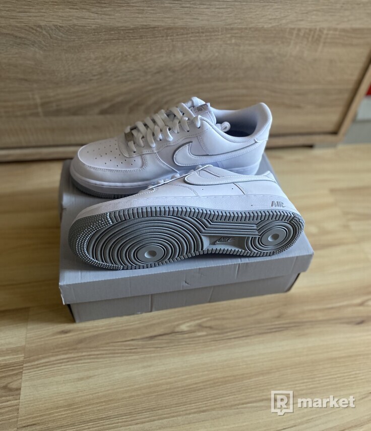 Nike Air force 1 ‘07 low white wolf grey sole