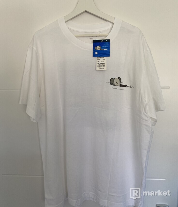 KAWS x Uniqlo UT Short Sleeve Artbook Cover T-shirt White (Asia Sizing)