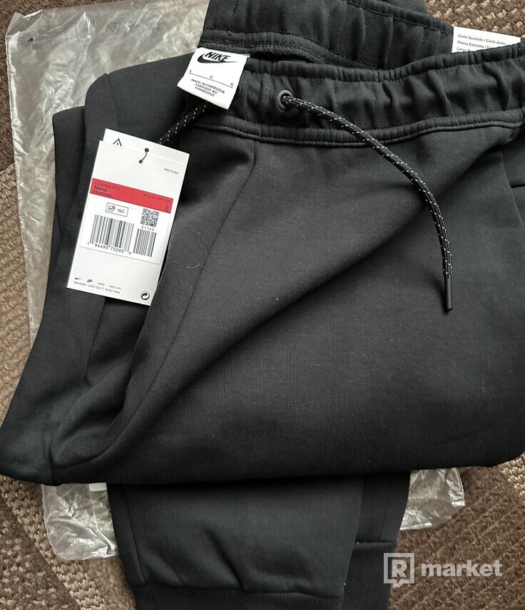 Nike tech fleece pants čierne