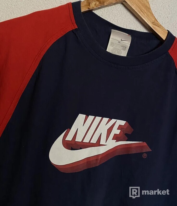Vintage Nike Swoosh Logo tee