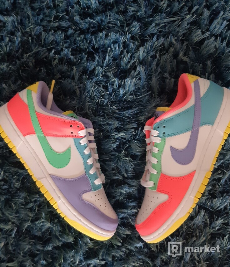 Nike Dunk low easter