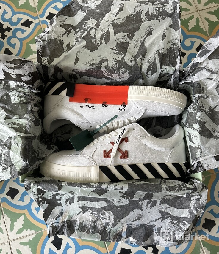 Off White Vulcanized Sneakers / Topánky