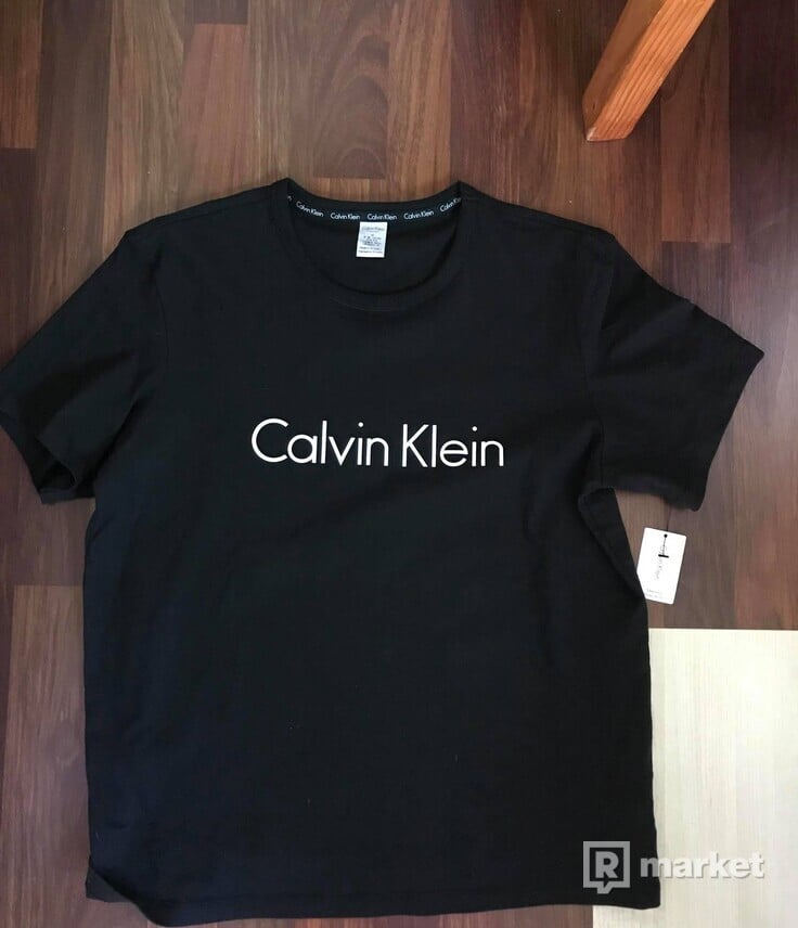 CALVIN KLEIN- tričko