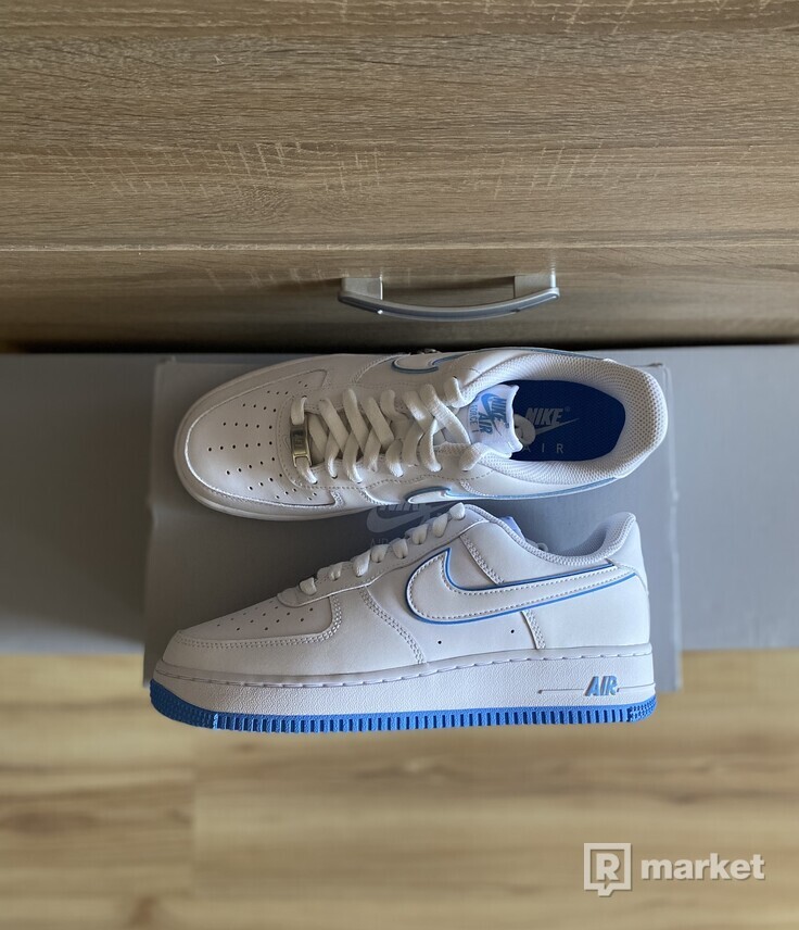 Nike Air Force 1 ‘07 low white university blue sole