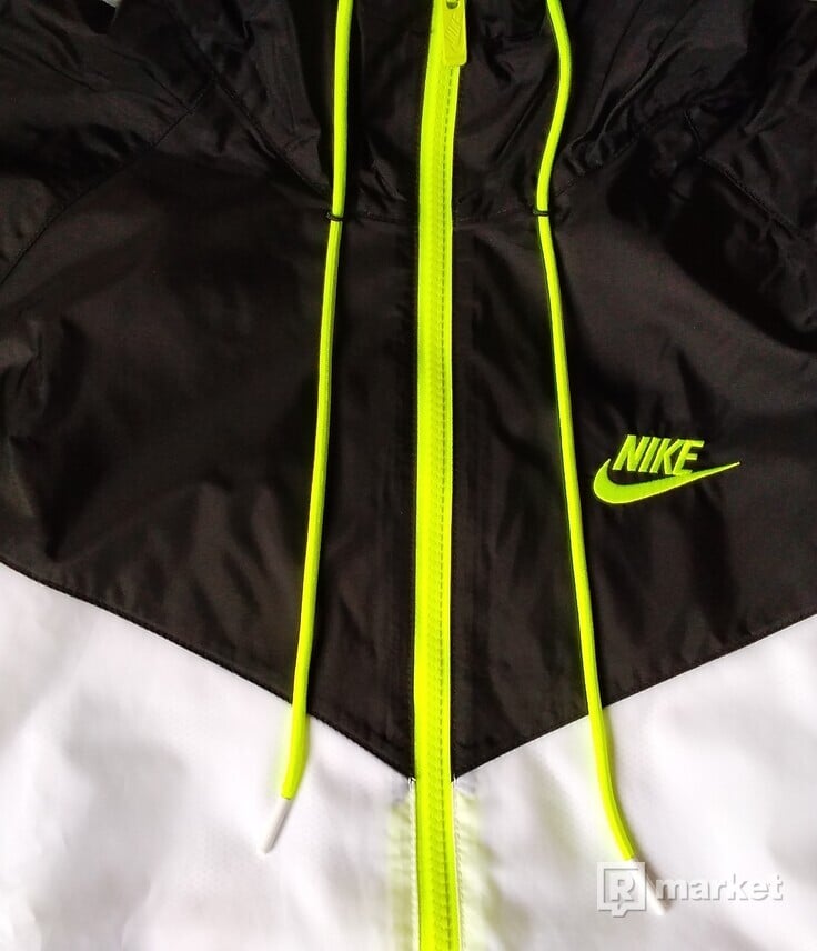 Prechodná bunda Nike Sportswear Windrunner AR2191-103