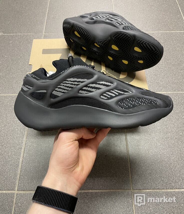 Adidas Yeezy 700 Dark Glow - EU 40 2/3; 42; 42 2/3