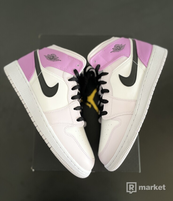 Nike Jordan 1 Mid Barely Grape