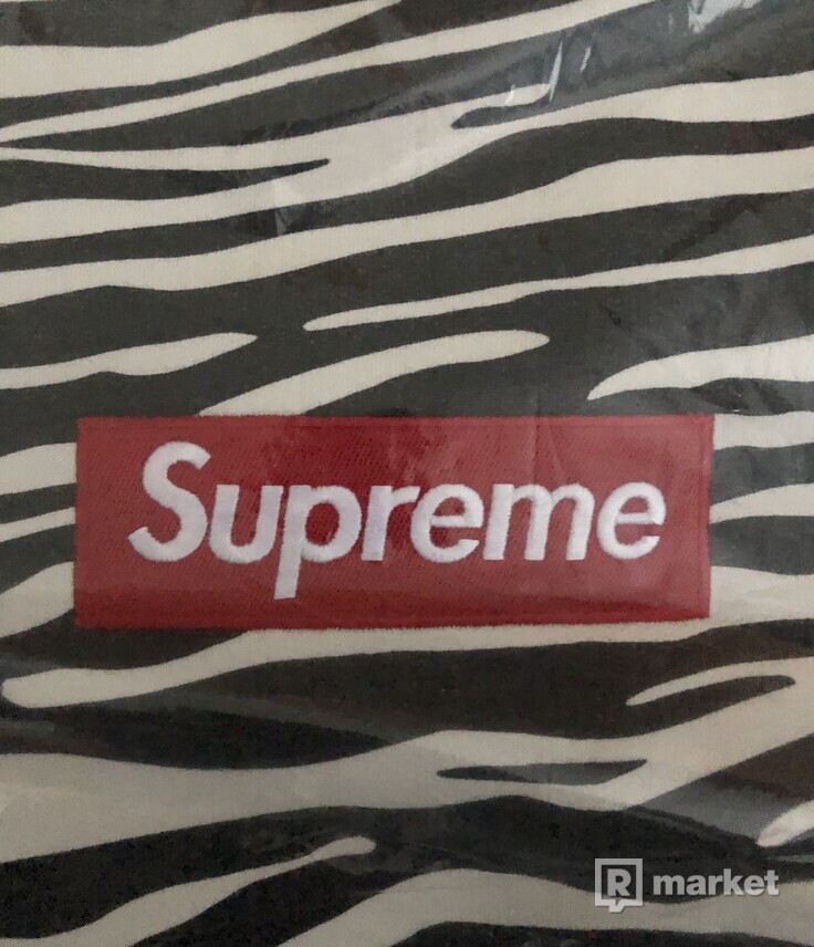 Supreme box logo zebra