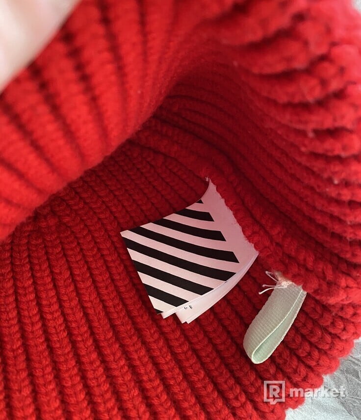 Off White Patch Beanie red