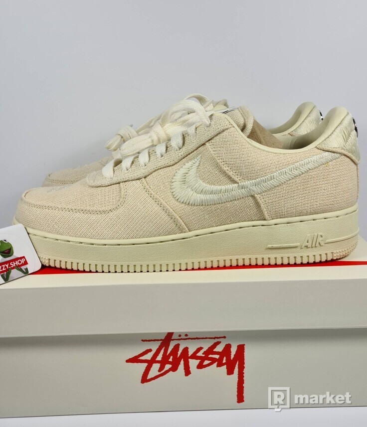 NIKE AIR FORCE 1 X STUSSY FOSSIL
