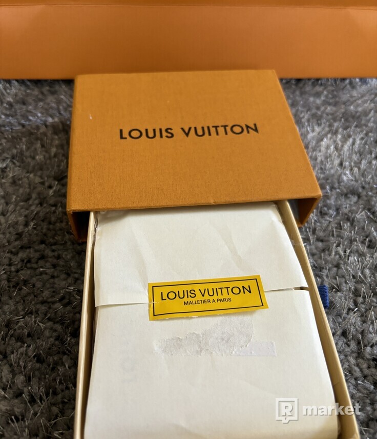 Luis Vuitton multiple Wallet
