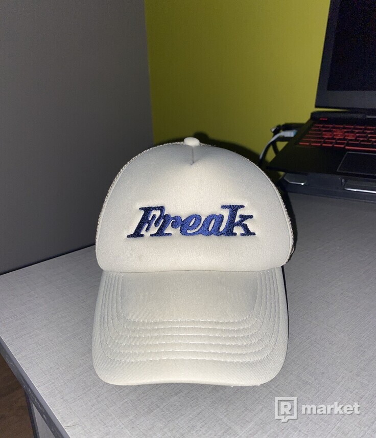 Freak cap