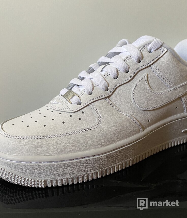 Nike Air Force 1 x Supreme White
