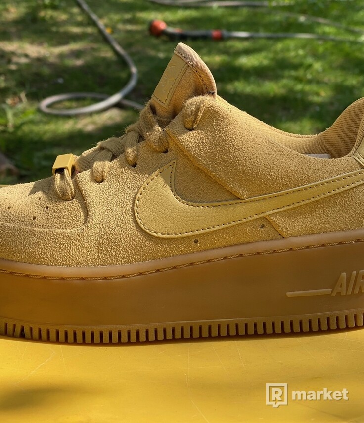 Nike Air Force 1 W Sage Low Club Gold