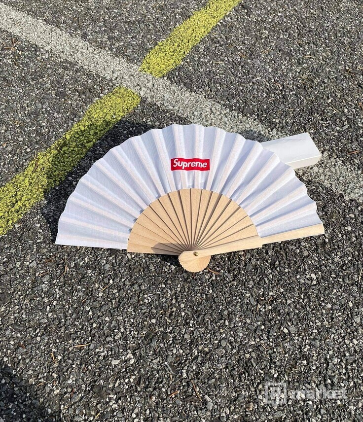 Supreme Folding Fan ( Vejár)