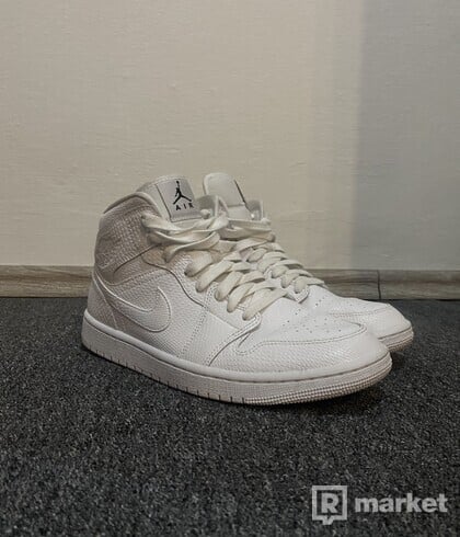 Nike Jordan 1 mid white