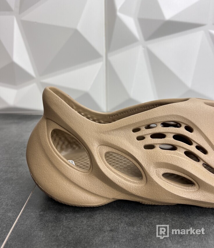 Adidas Yeezy Foam Runner Clay Taupe