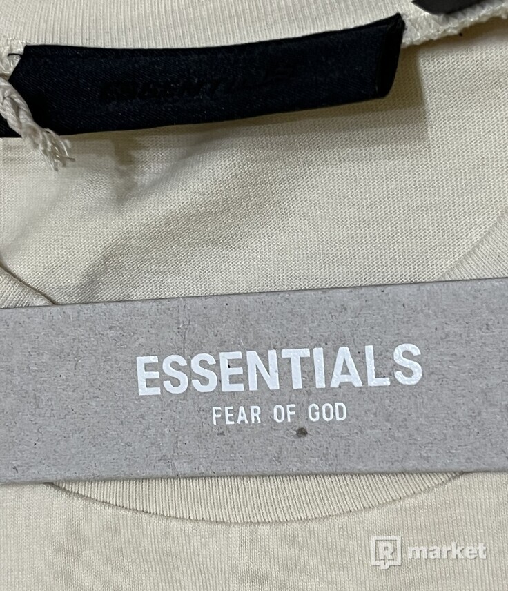 Essentials bledé tričko