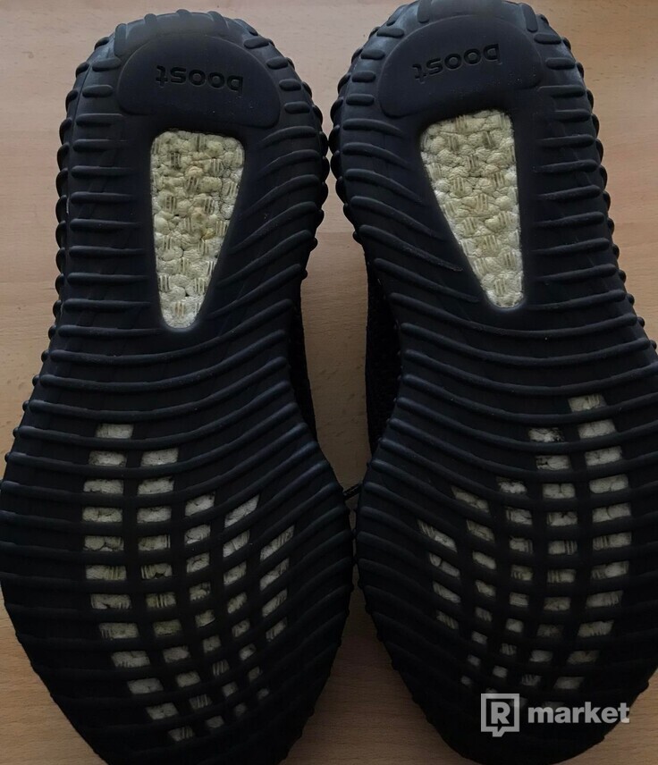 Adidas Yeezy Black non-reflecive 43
