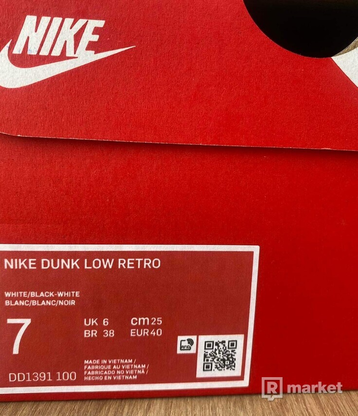 Nike dunk low retro