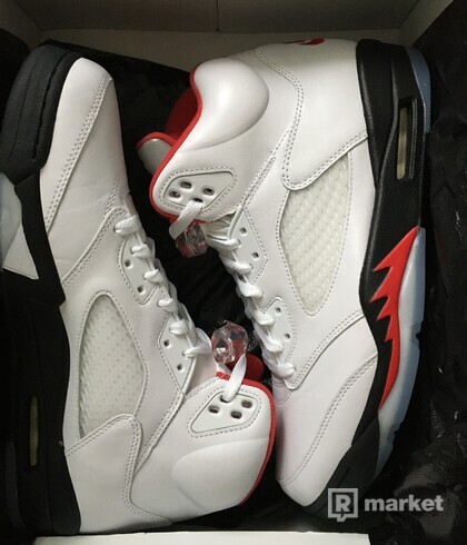 Nike Jordan 5 “fire red”