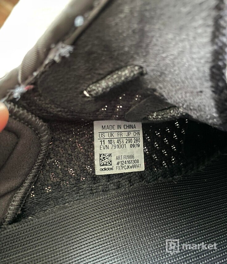 Adidas Yeezy 350 V2 Black non-reflective 45 1/3
