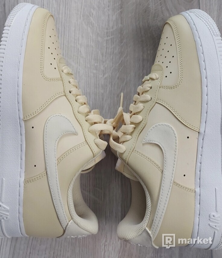 NIKE Air Force 1 Wmns