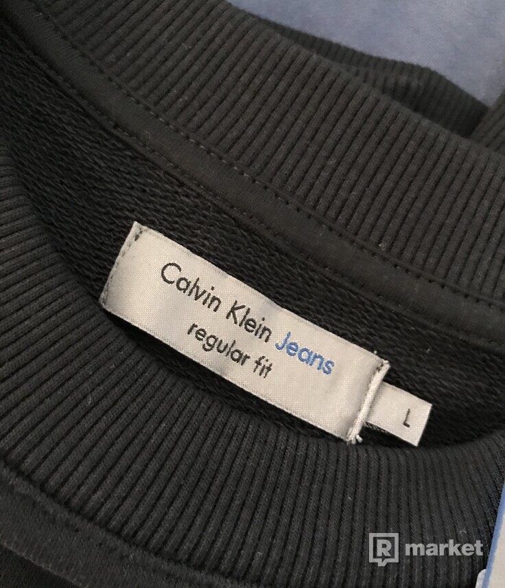 Calvin Klein sveter