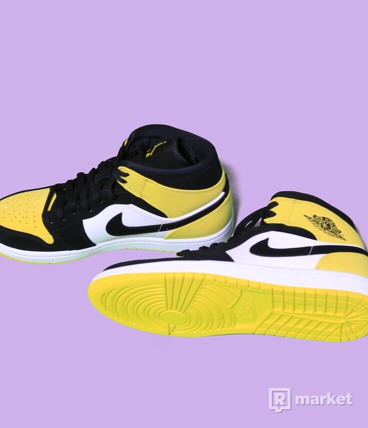 Air Jordan 1 mid Yellow toe