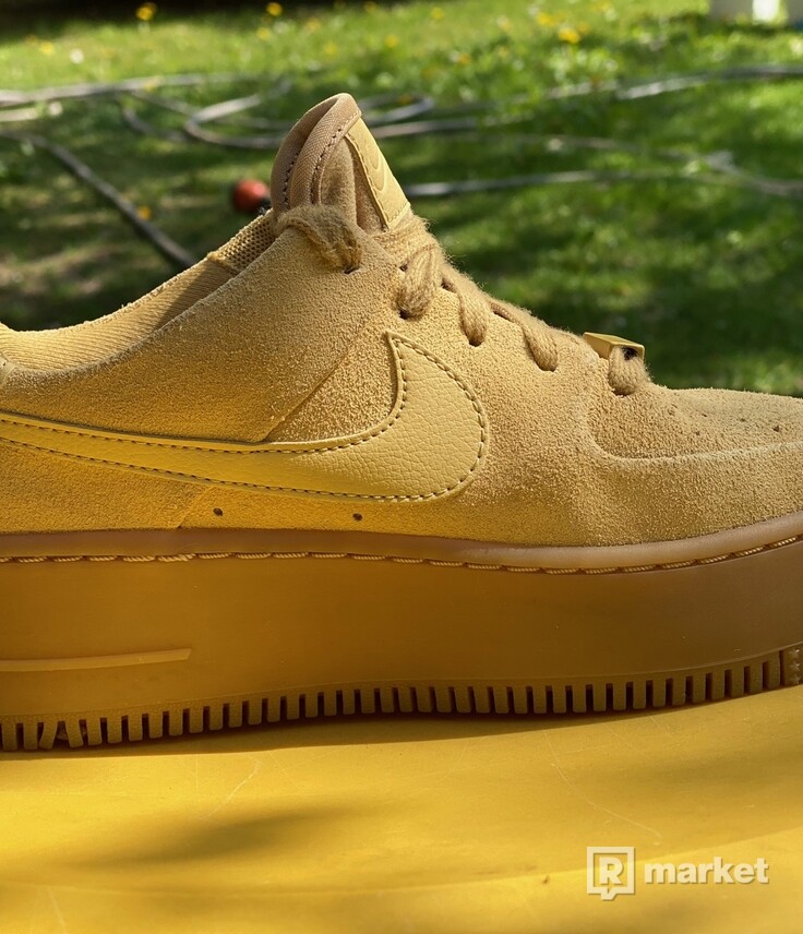 Nike Air Force 1 W Sage Low Club Gold