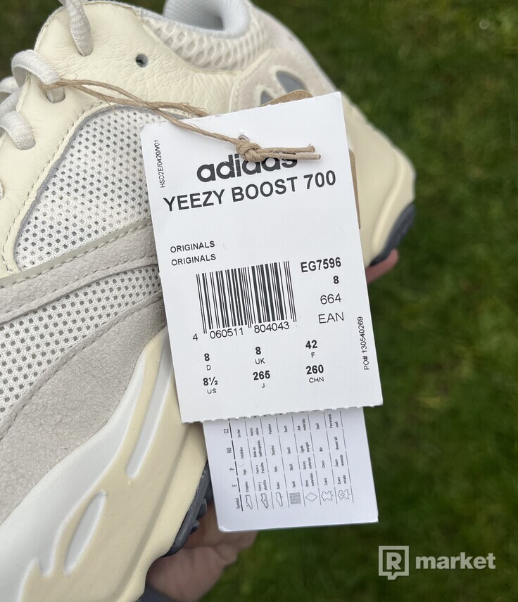 adidas Yeezy Boost 700 V1 Analog - vel. 42