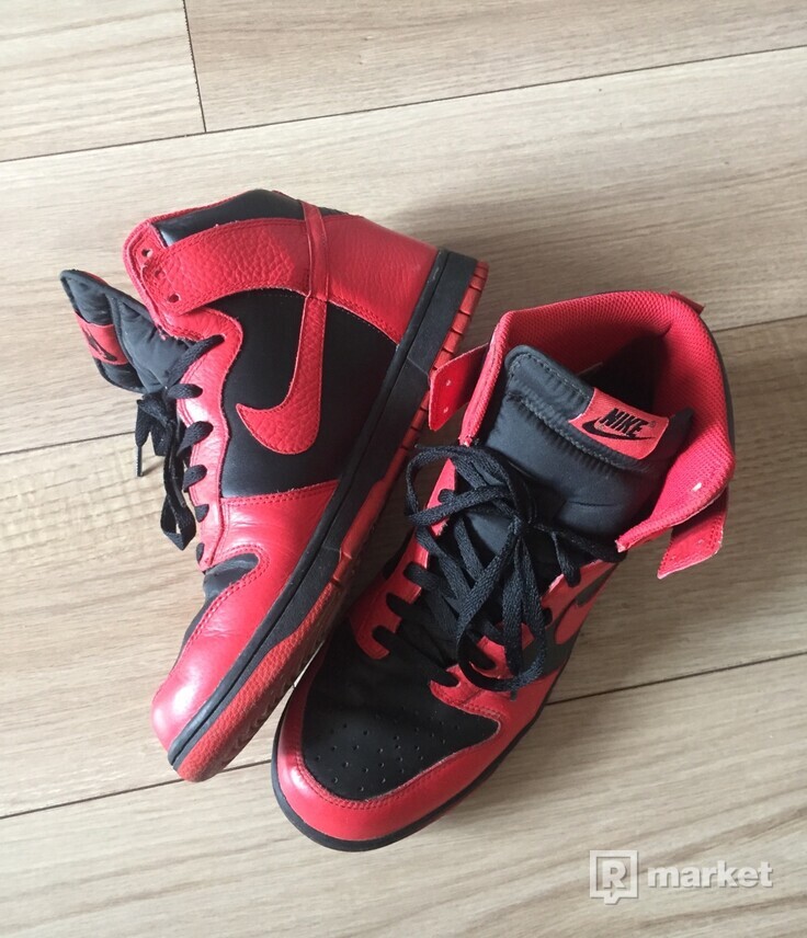 NIKE DUNK HIGH ACTION RED