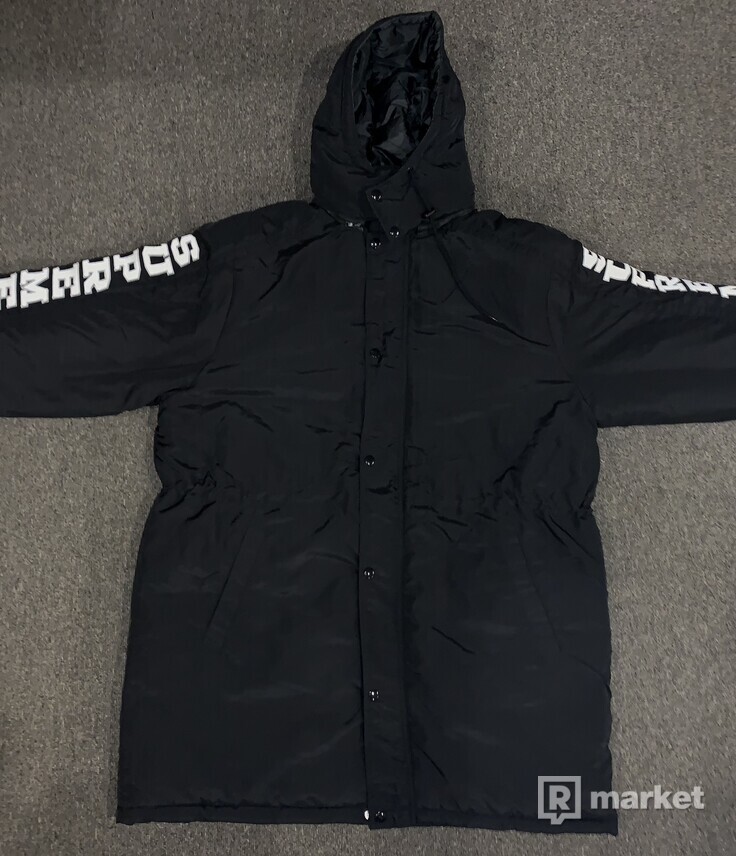 SUPREME Sleeve Logo Sideline Parka | REFRESHER Market SUPREME Sleeve Logo Sideline Parka | REFRESHER Market