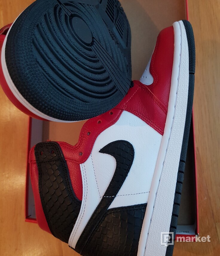 Nike Air Jordan 1 satin snake chicago