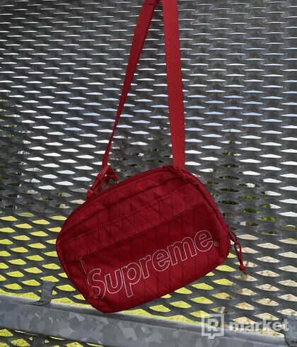 Supreme shoulder bag fw18 red