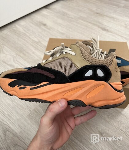 STEAL Yeezy 700 enflame amber