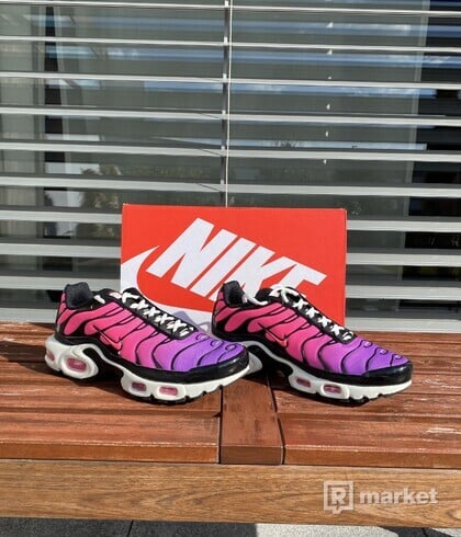 Nike air max plus vivid purple