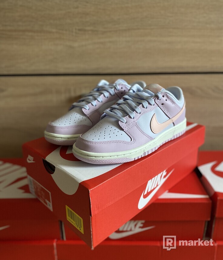 Nike dunk low easter 2022