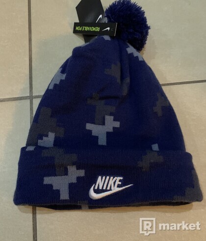 Nike čiapka s bombuľkou