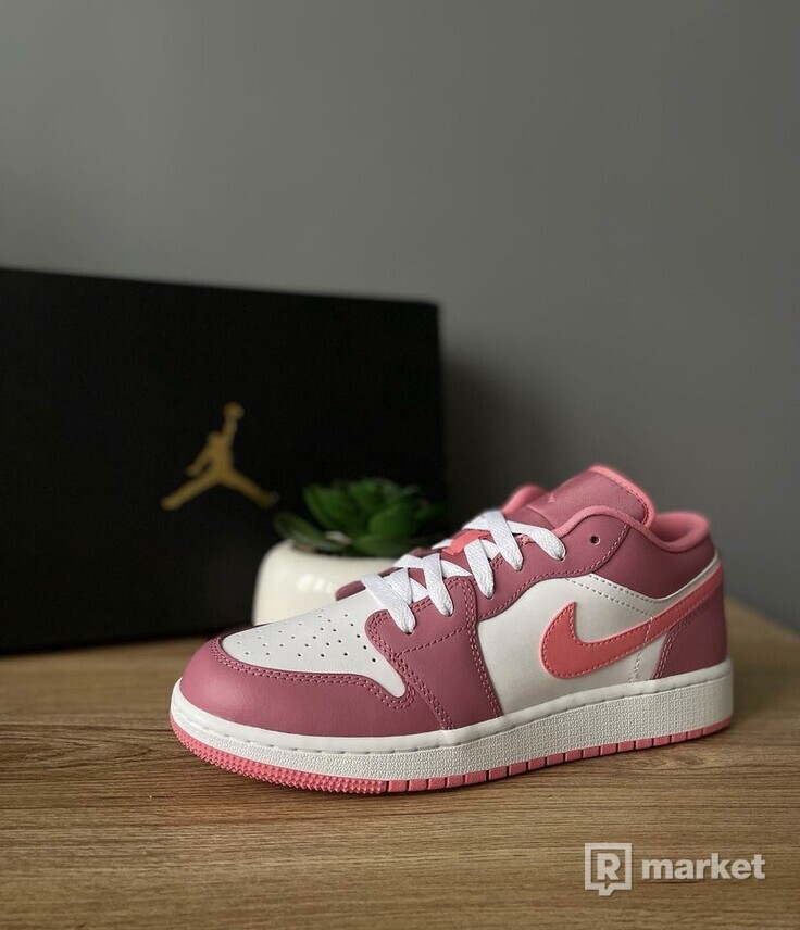 Nike jordan 1 low desert berry