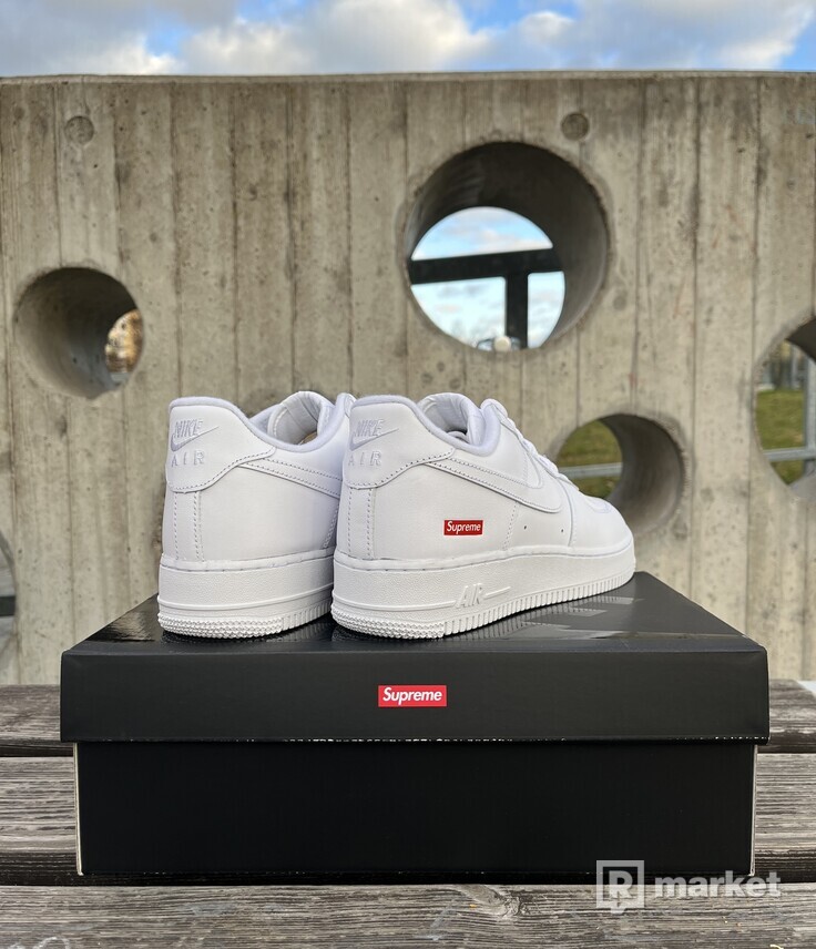 Air Force 1 Low x Supreme White