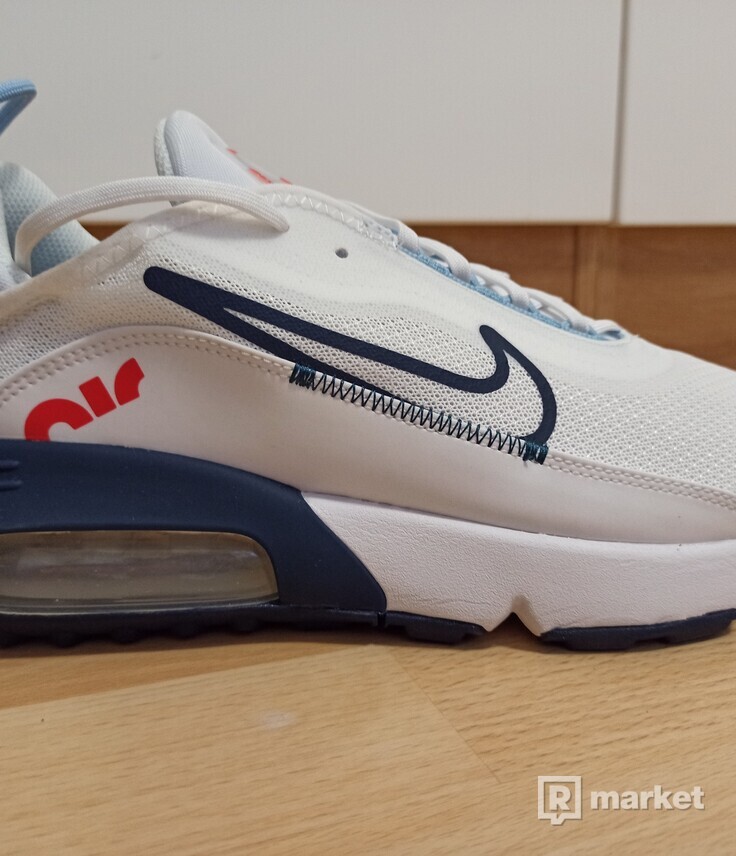 Nike AIR MAX 2090 white/midnight navy - chile red
