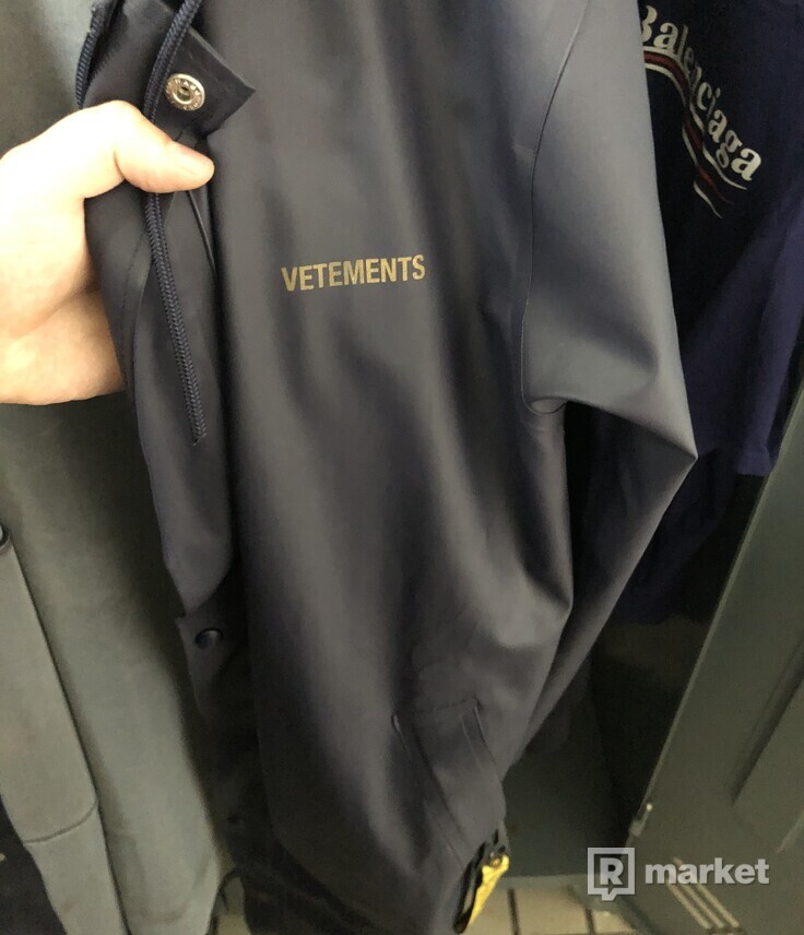 Vetements raincoat