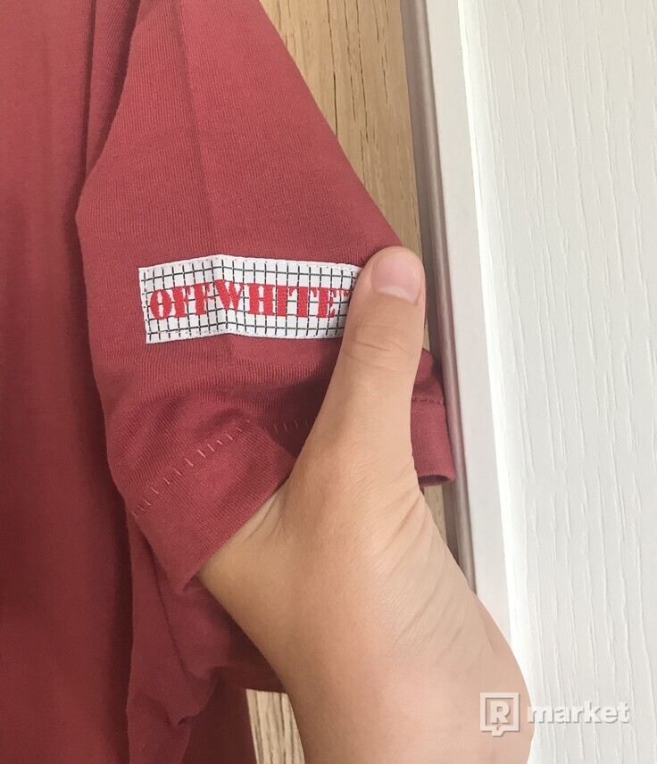 Off White Red arrows tee