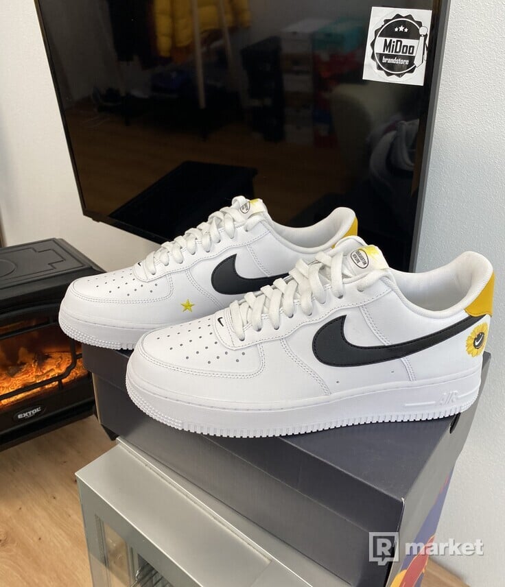 Nike Air Force 1 LV8 2 have a nike day