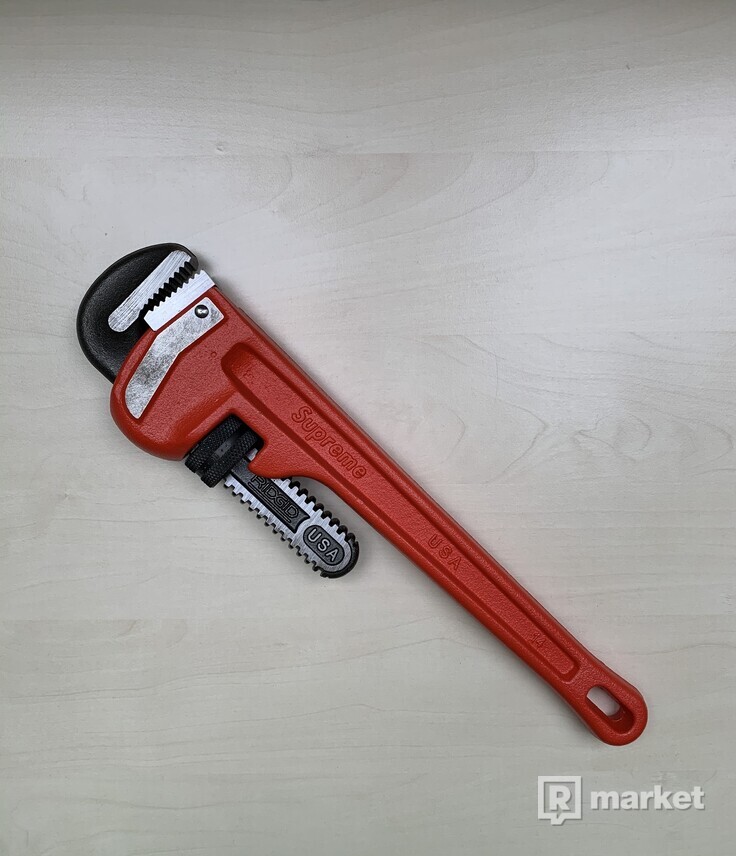 Supreme pipe wrench